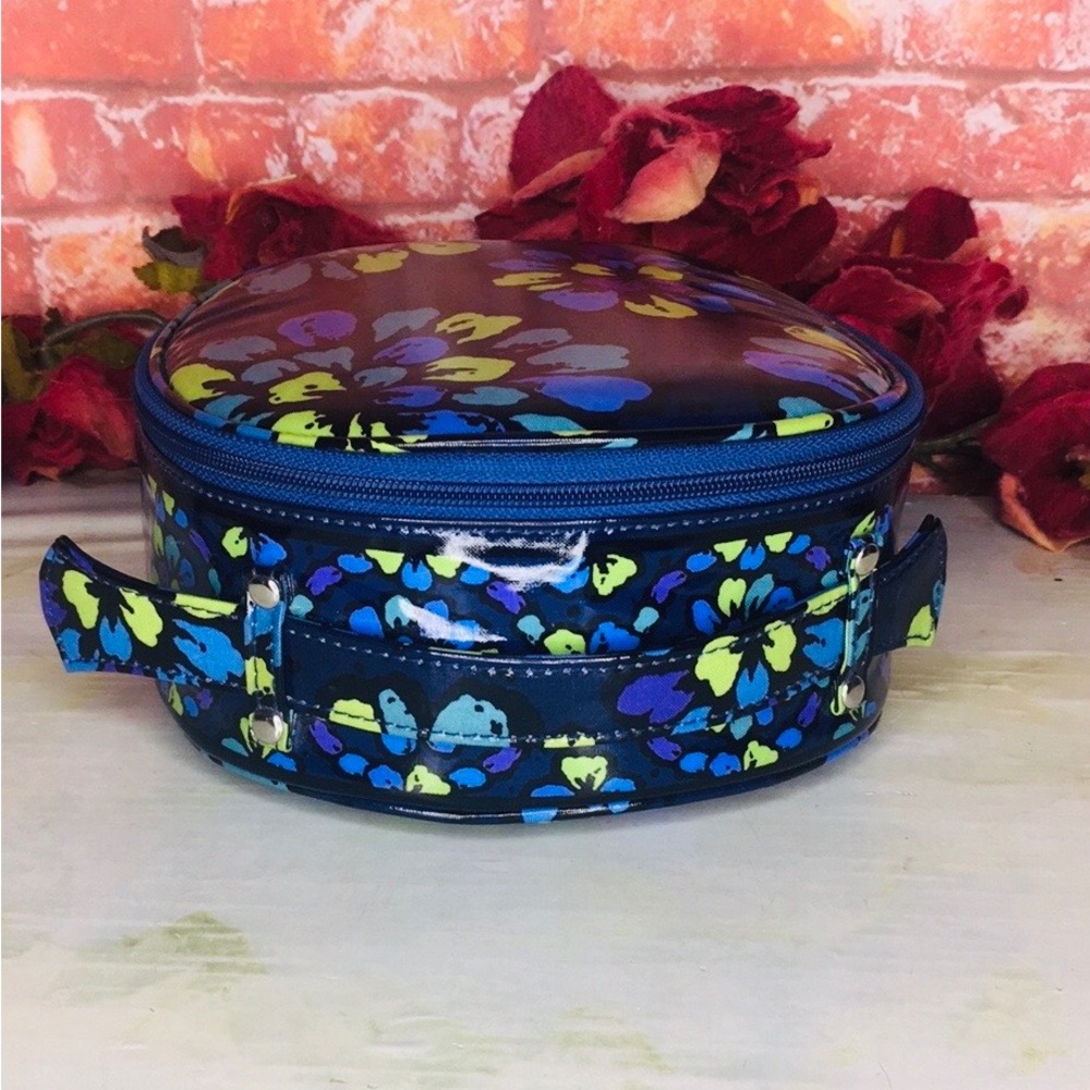 Vera Bradley Round Water Proof Insulated Lug Bag in Indigo Pop